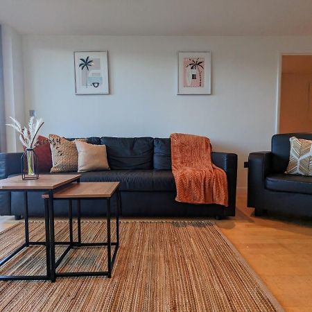 Apartment 100M From Fistral Beach- Underground Parking-Surf Shower & Locker- Sleeps 6 Newquay  Ngoại thất bức ảnh