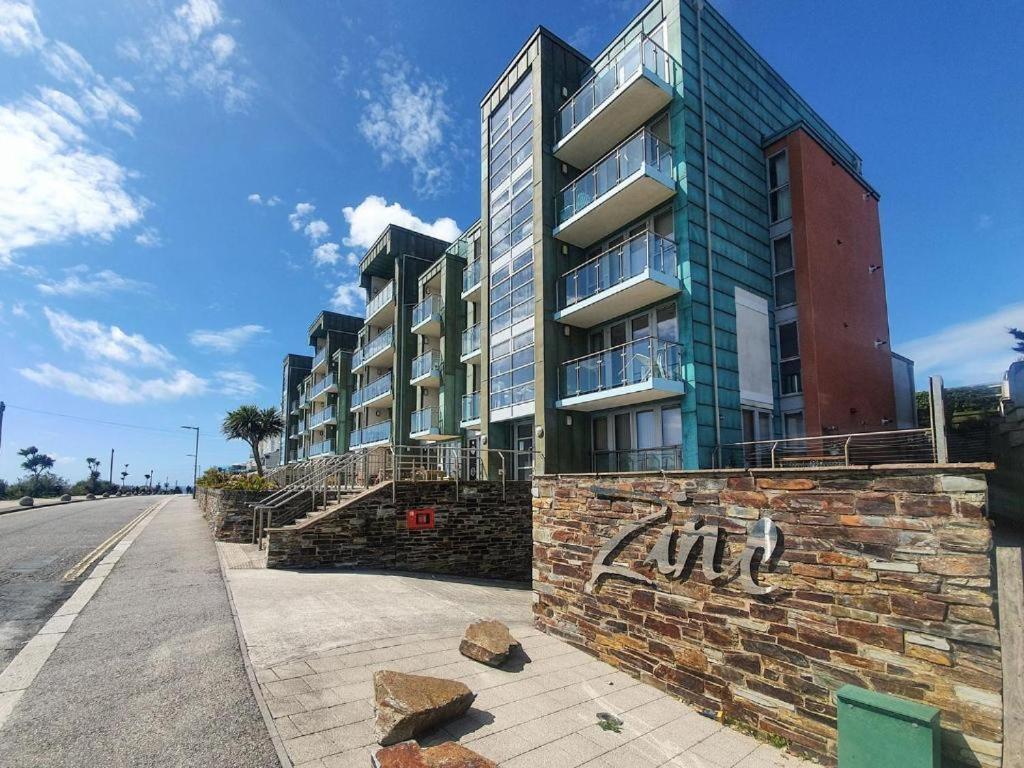 Apartment 100M From Fistral Beach- Underground Parking-Surf Shower & Locker- Sleeps 6 Newquay  Ngoại thất bức ảnh