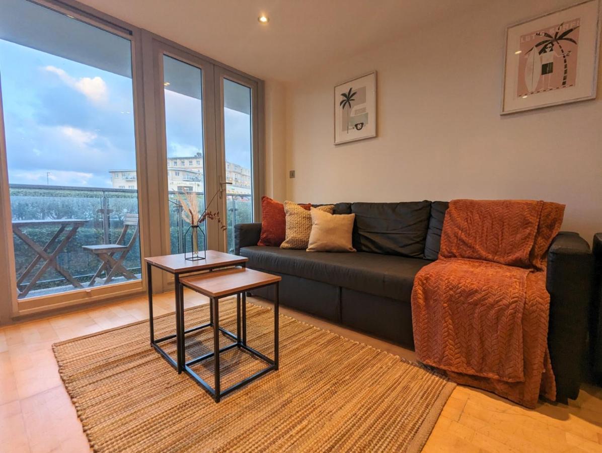 Apartment 100M From Fistral Beach- Underground Parking-Surf Shower & Locker- Sleeps 6 Newquay  Ngoại thất bức ảnh