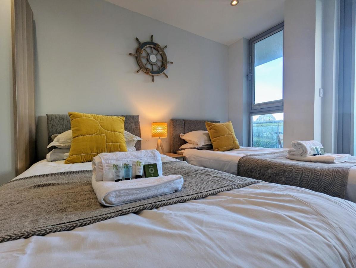 Apartment 100M From Fistral Beach- Underground Parking-Surf Shower & Locker- Sleeps 6 Newquay  Ngoại thất bức ảnh