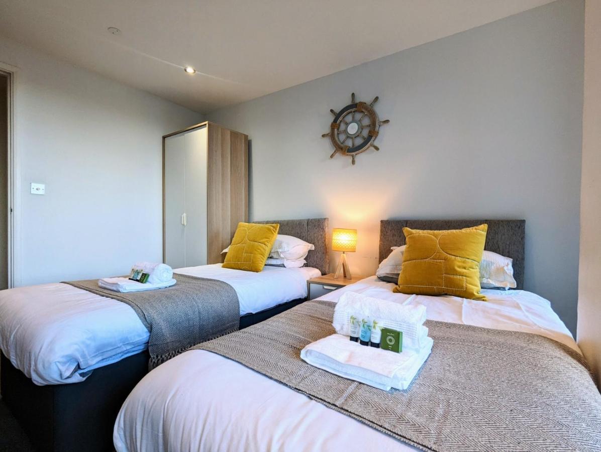 Apartment 100M From Fistral Beach- Underground Parking-Surf Shower & Locker- Sleeps 6 Newquay  Ngoại thất bức ảnh