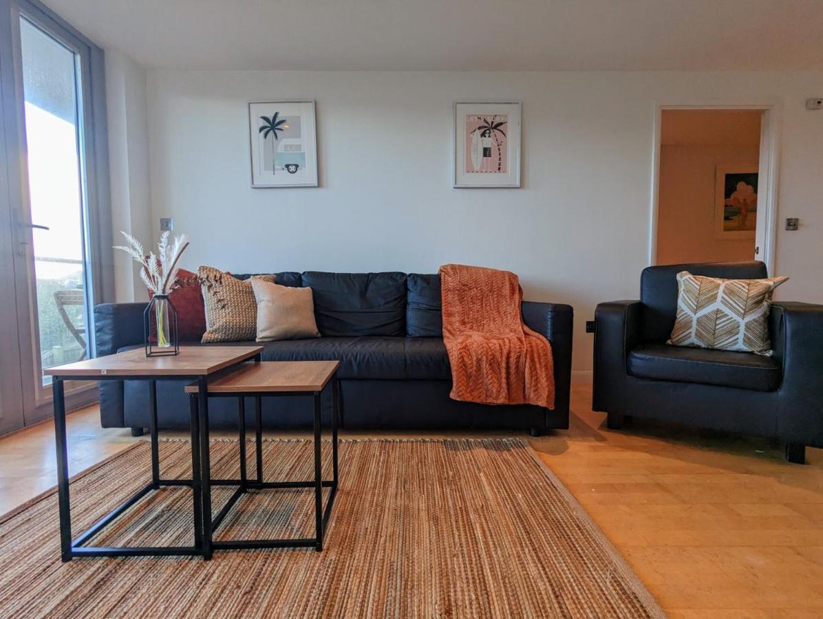 Apartment 100M From Fistral Beach- Underground Parking-Surf Shower & Locker- Sleeps 6 Newquay  Ngoại thất bức ảnh